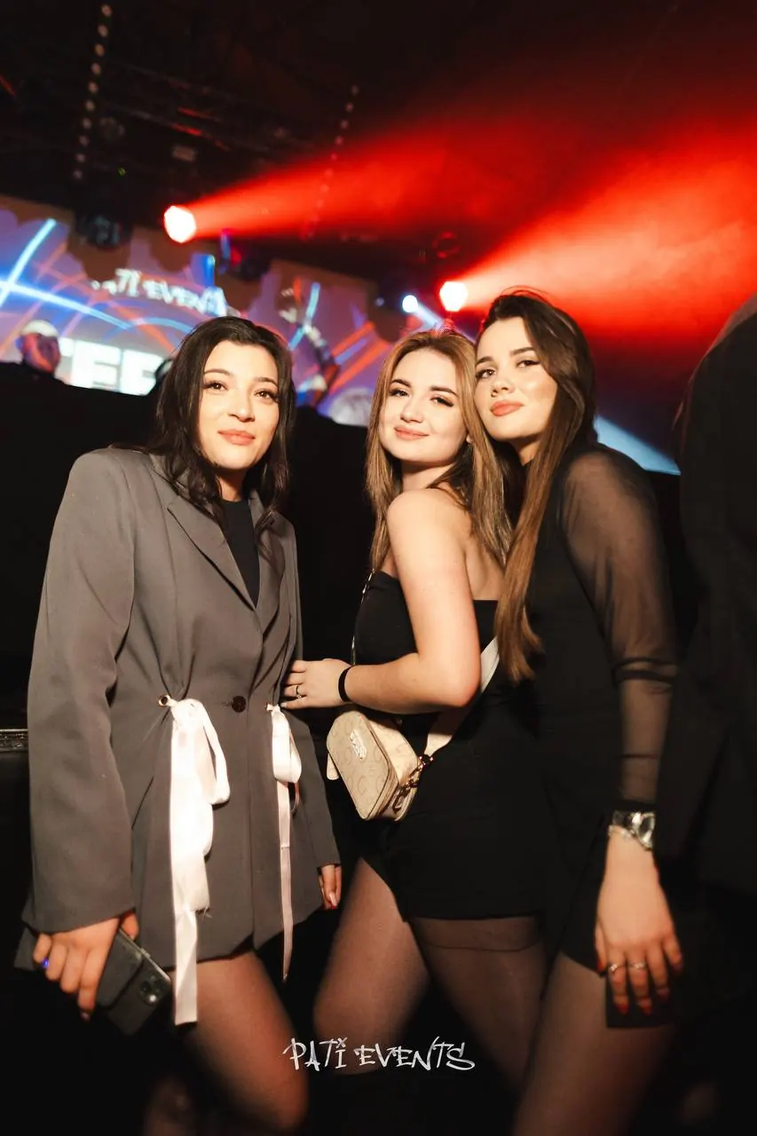 Бенгальские огни на DJ-пульте, Events Pati Paris