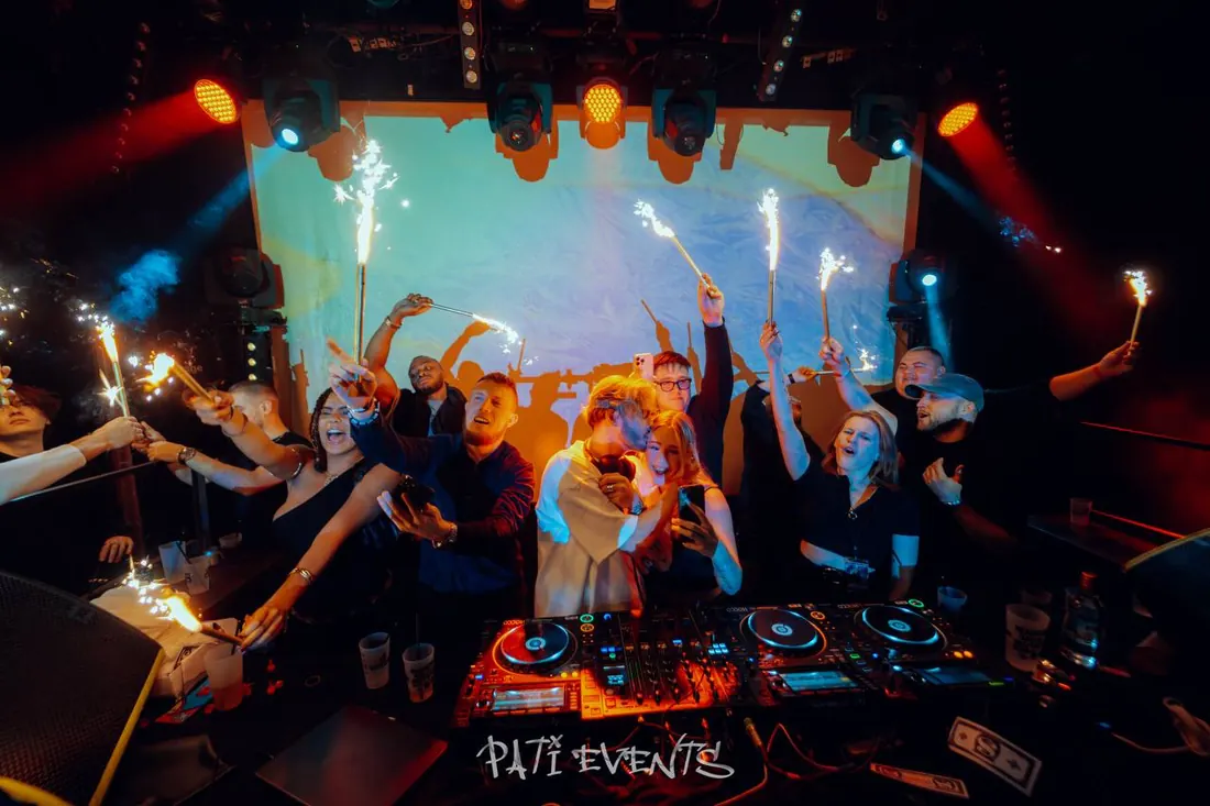 Сцена Events Pati с экраном